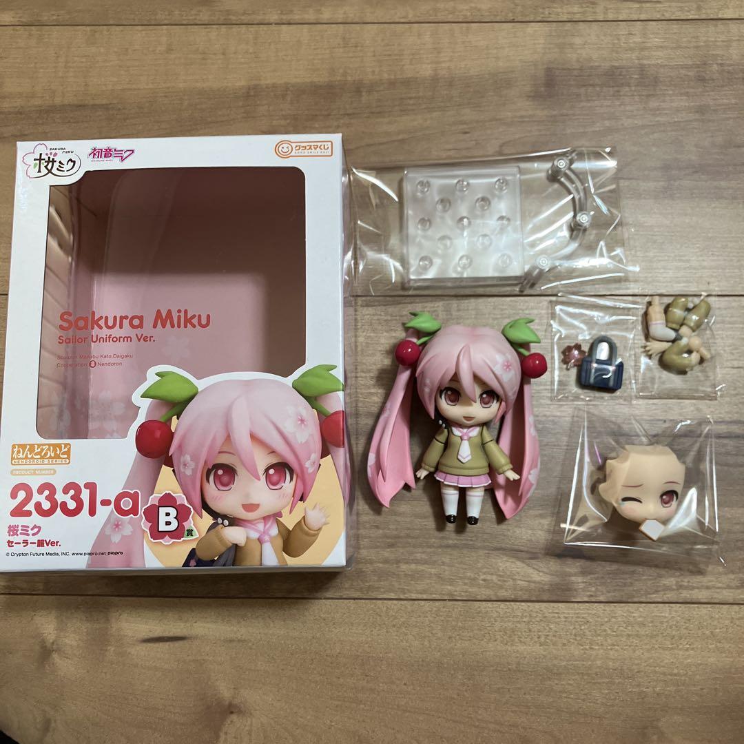 

[USED] Nendoroid Sakura Miku Sailor Uniform Hatsune Miku