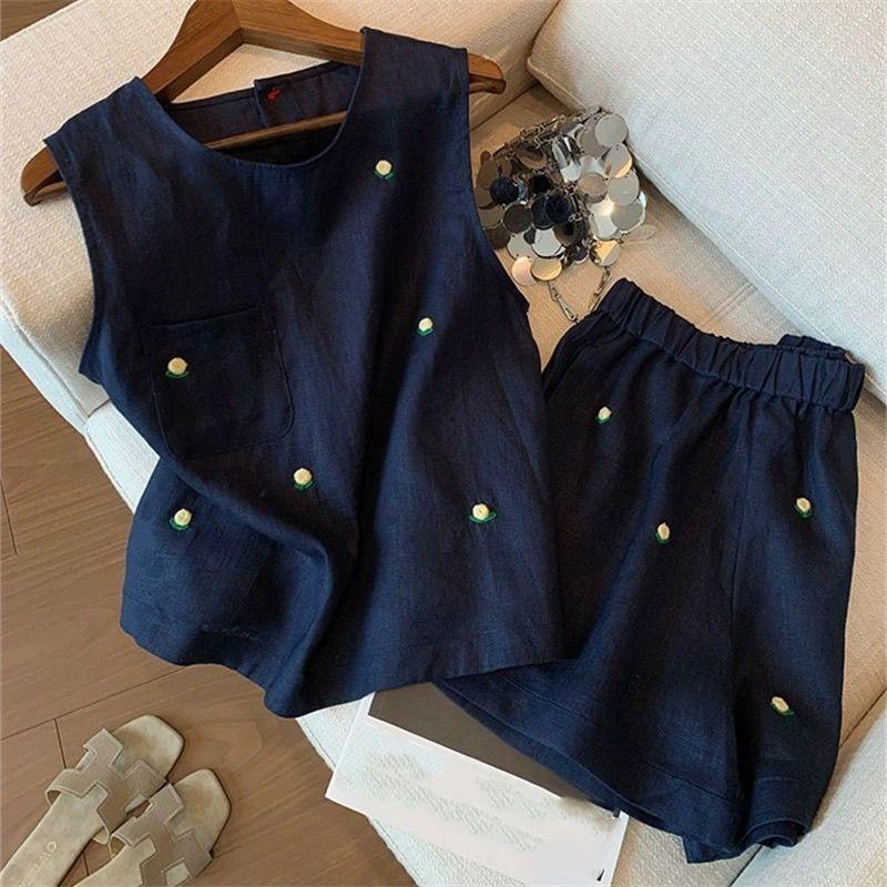 Women's Summer Stylish Floral Embroidered Linen-Cotton Set: Elegant Sleeveless Tank Top + Loose Shorts Two-Piece Set