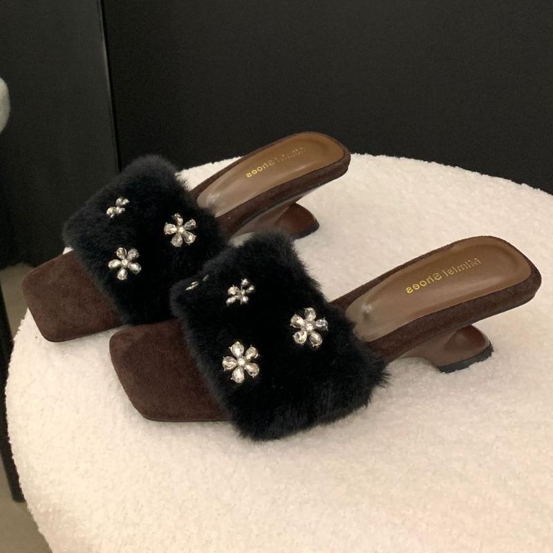 Fashion Luxury Rhinestone Decoration Design Slippers Women Elegant Square Toe Wedges Slide Sandals Comfortable Fluffy Modern Slippers