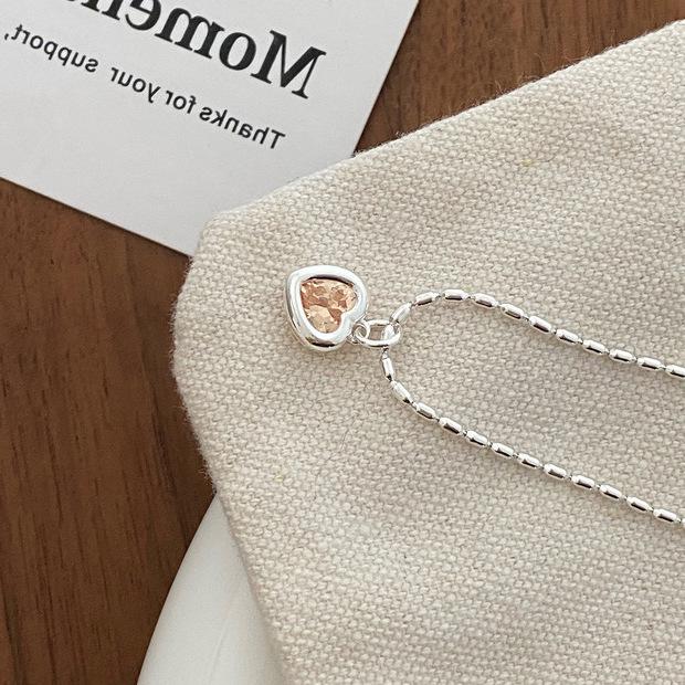 Minimalist Zircon Heart Metal Necklace - Korean Style, Versatile & Elegant Clavicle Chain for Women