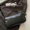 Women's shoulder bag, crocodile-embossed design, Korean style women's underarm tote bag, simple and casual crescent-shaped bag.