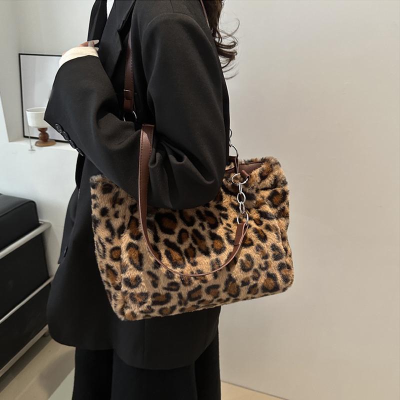 Furry Bag with Vibrant Leopard Print Simple Large Capacity Cute Shoulder Bag Korean Style Casual Fashion Chain Bag