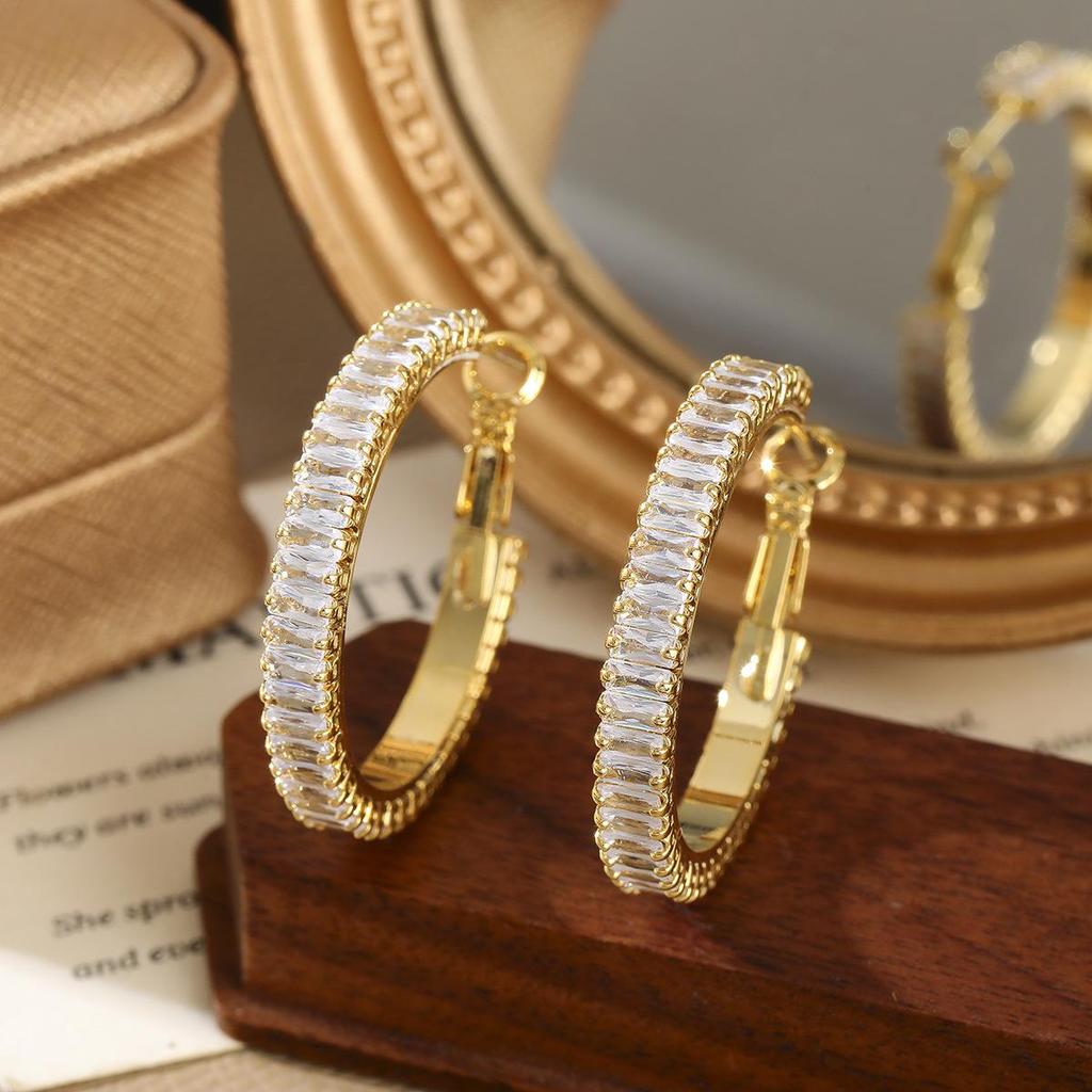 Gold-Plated Zirconia Ear Cuffs: Simple and Stylish Round Zirconia Earrings with Personality