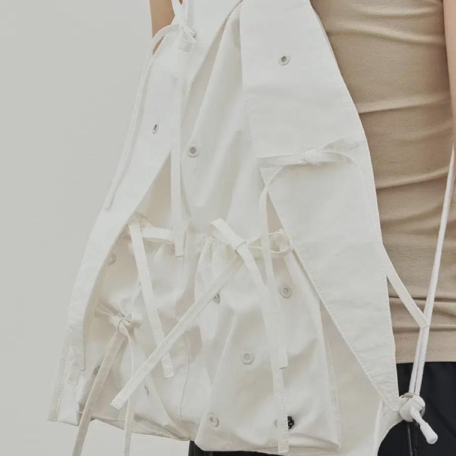 

Новая джинсовая сумка Colle String Bag белого цвета, абсолютно новая