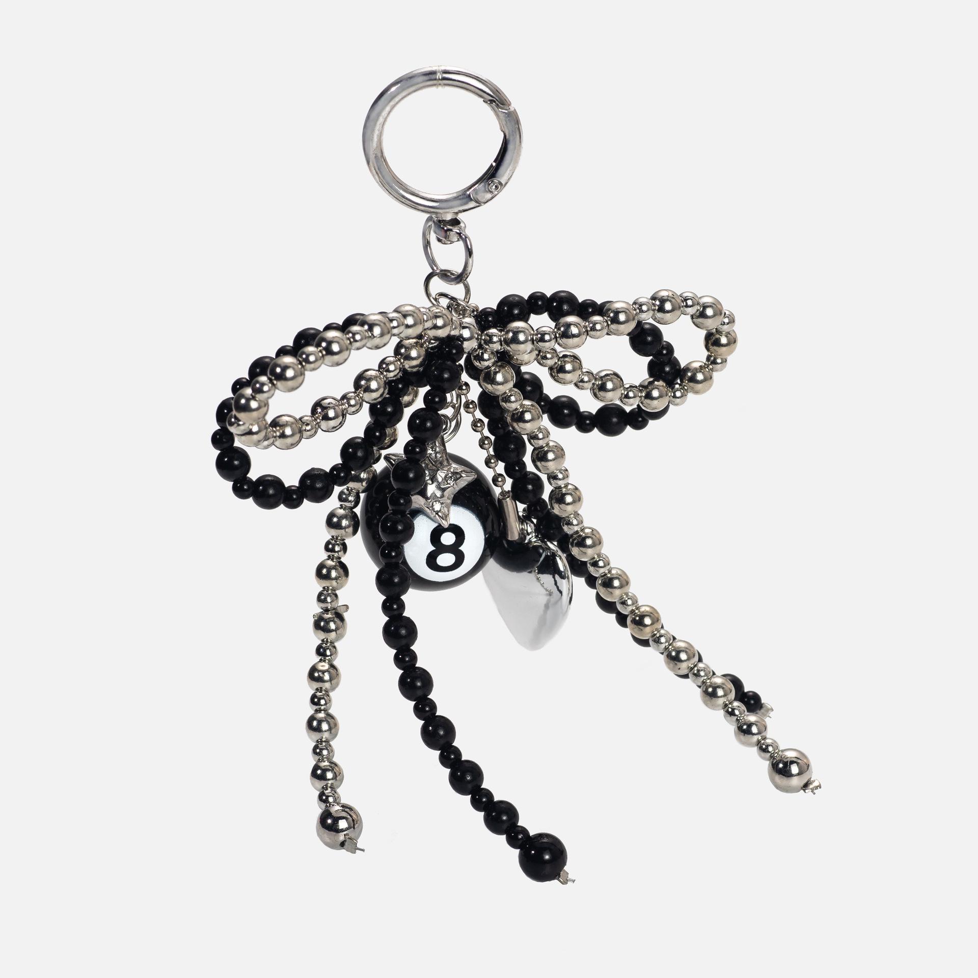 Черный брелок-подвеска на сумку в виде сердца с бантом из бусин