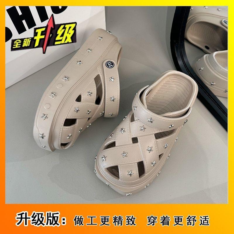 Fashion rivet sandals Internet celebrities step on shit feeling platform beach shoes 2025 summer new ugly cute big head hole shoes outside