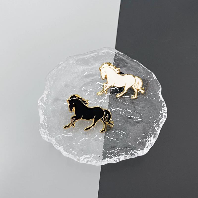 1Pc Exquisite White Horse Brooch for Men and Women, Dark Horse Cute Animal Alloy Brooch, Cartoon Accessories