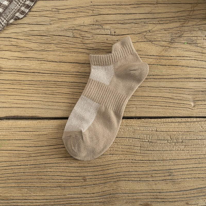 1 Pair of Spring and Autumn Solid Color Breathable Socks Fashionable High-quality Knitted Cotton Men's Socks Casual Boat Socks