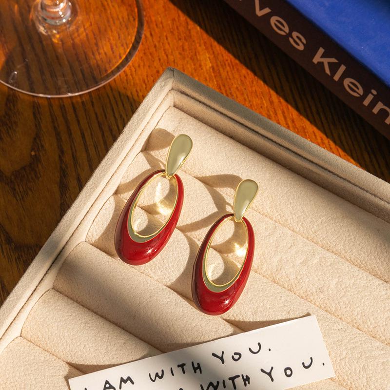 Silver Needle Red Heart Pearl Drip Stud Earrings: French Retro Vintage Ear Cuffs for Autumn and Winter.