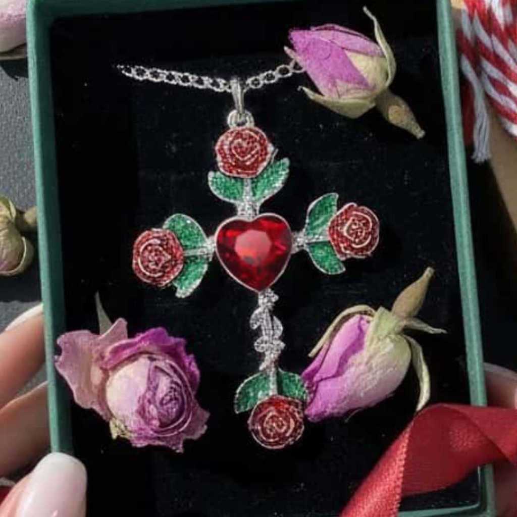Gothic Rose Cross Necklace With Vintage Silver Pendant For Women Party Wear