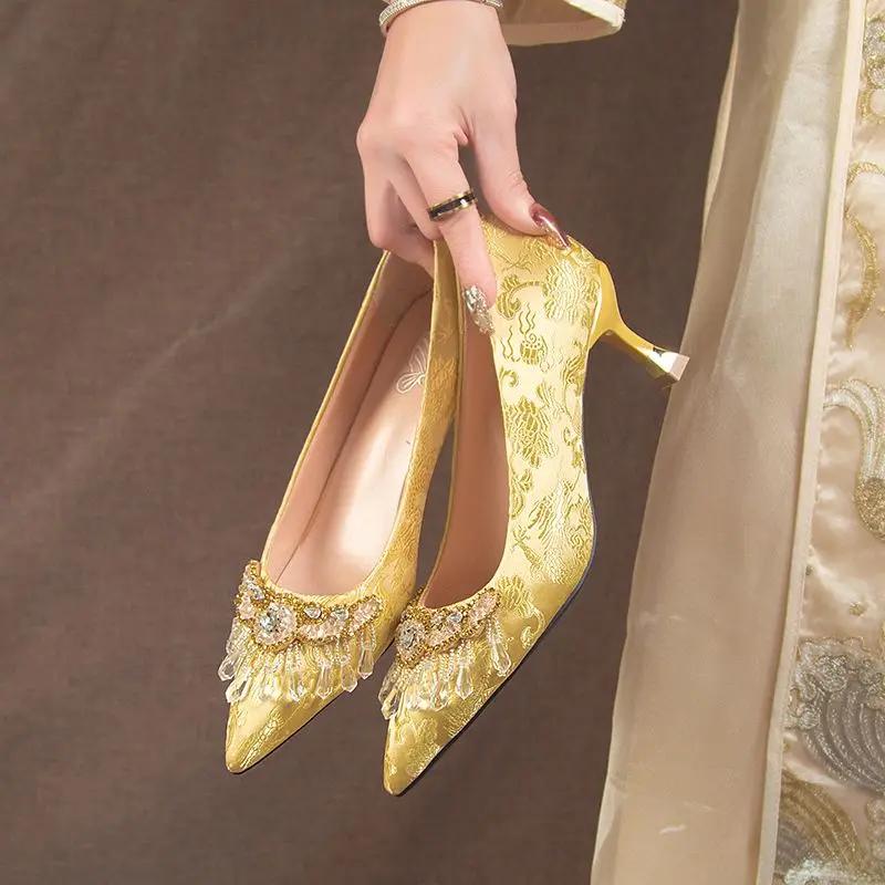 Fashion With Crystals Ladies Pumps Rhinestone Formal Diamond Wedding Bride Shoe Medium Heels Pointed Toe Women's Shoes on Sale Wholesale
