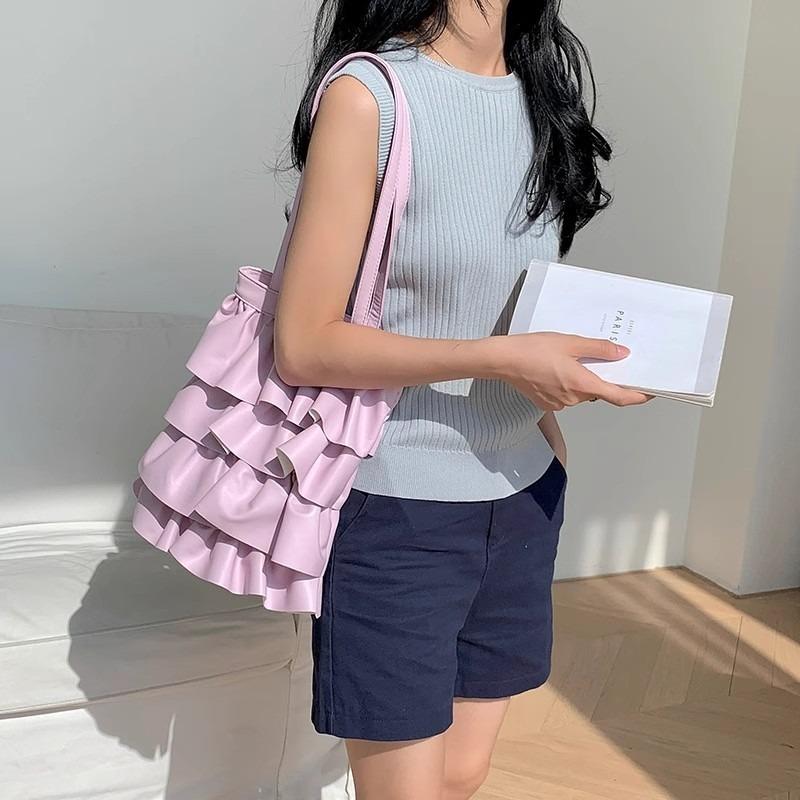 Large Capacity Ruffle Edge Shoulder Bag Women's Versatile Fashion Pleated Underarm Bag Sweet Wind Niche Bucket Bag