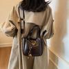 Portable bucket bag, popular shoulder tote bag, autumn and winter fashion versatile messenger bag, trendy versatile portable women's bag