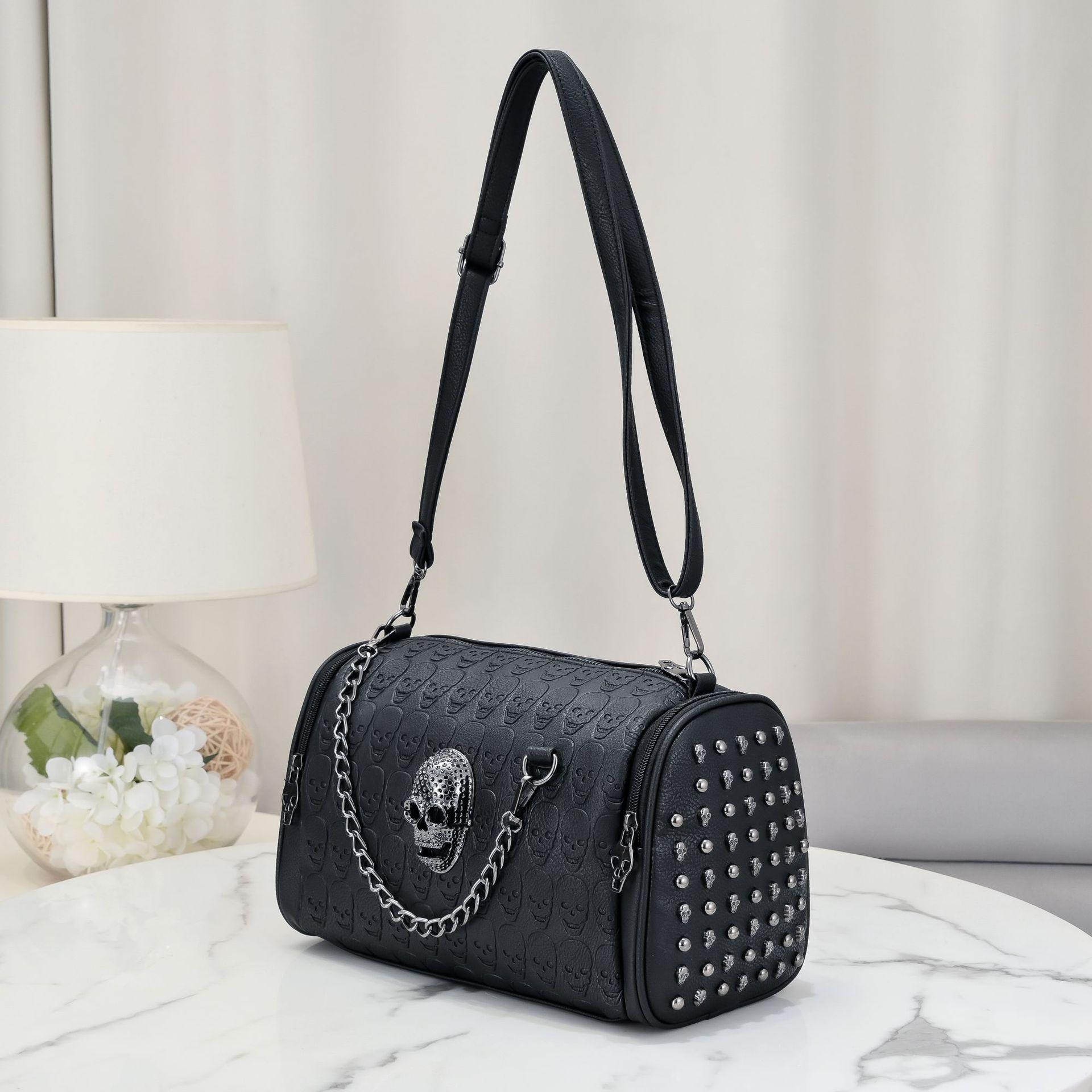 

European and American Casual Women s Bag Retro Style Skull Single Shoulder Diagonal Cross Pillow Bag чорний