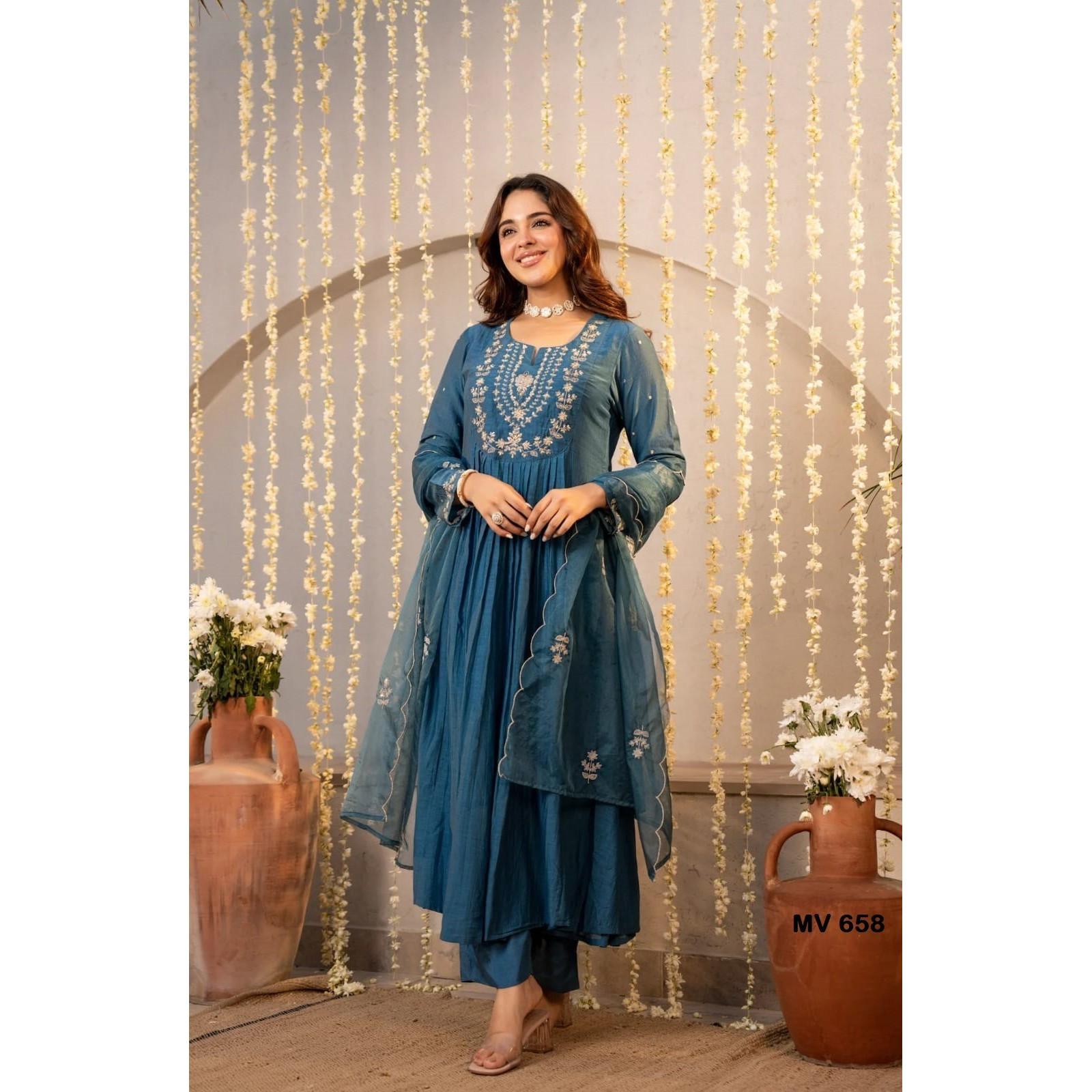 Indian Pakistani Ethnic Salwar Kameez Beautiful Women s Kurta Pant Dupatta Set S