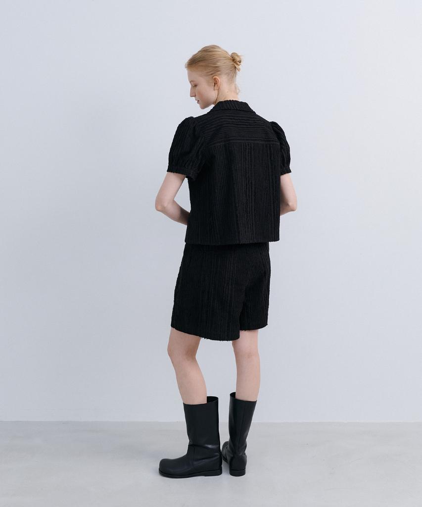 Epinggeulleo Origami Ribbon Crop Shirt - Black