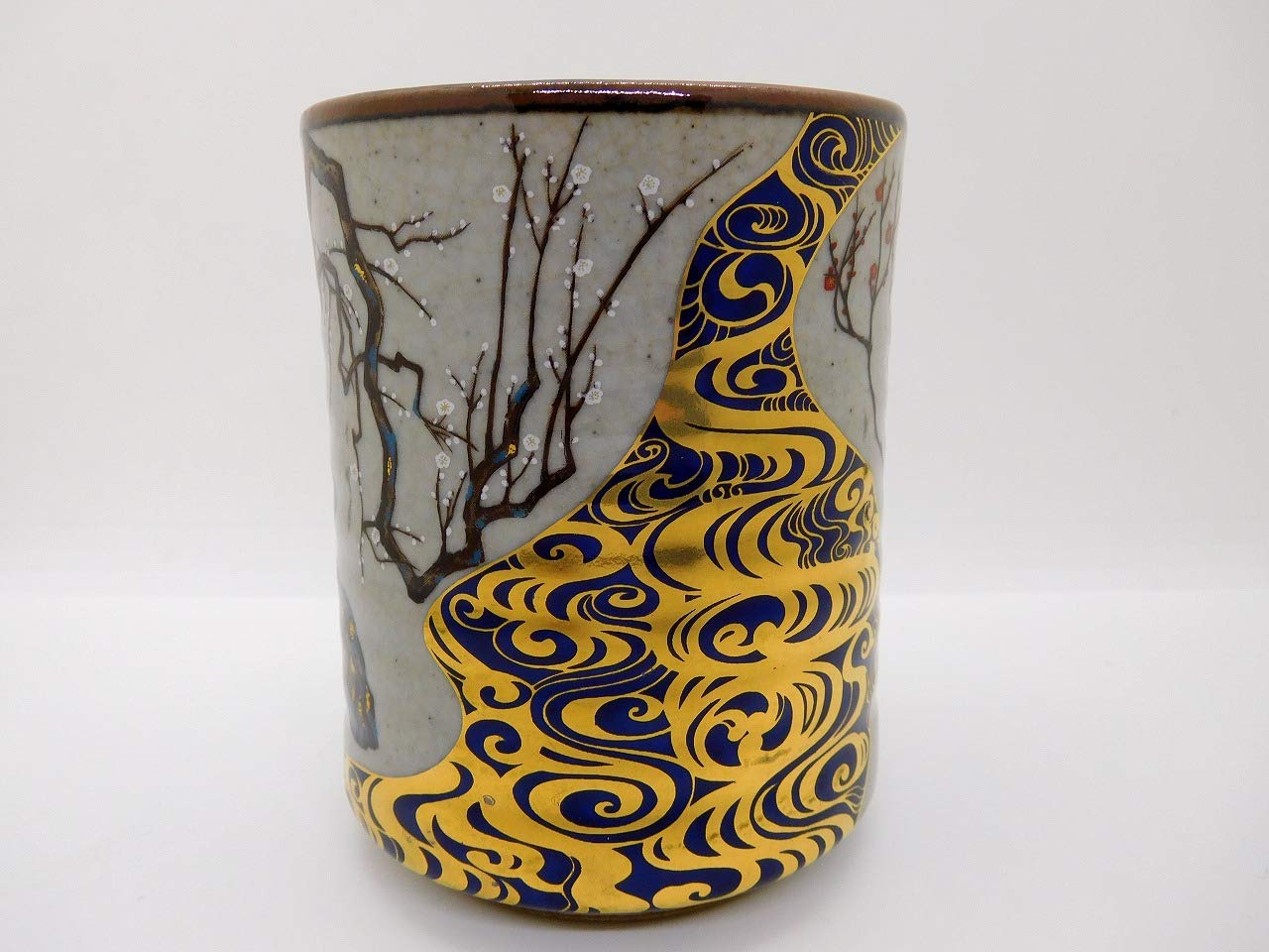 

Kutani ware Japan Yumi pottery teacup Kinbai (yaki)