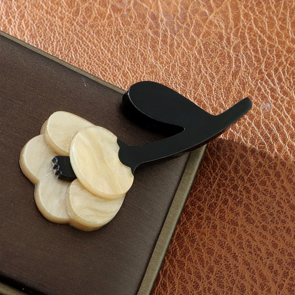 Handmade splicing acrylic sheet simple small flower brooch