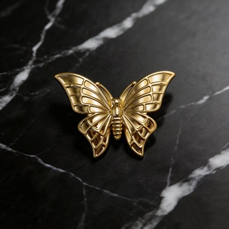1Pcs Gold Color Retro Metal Embossed Butterfly Women'S Brooch Ocean Style Lobster Decoration Pins Party Wedding Jewelry