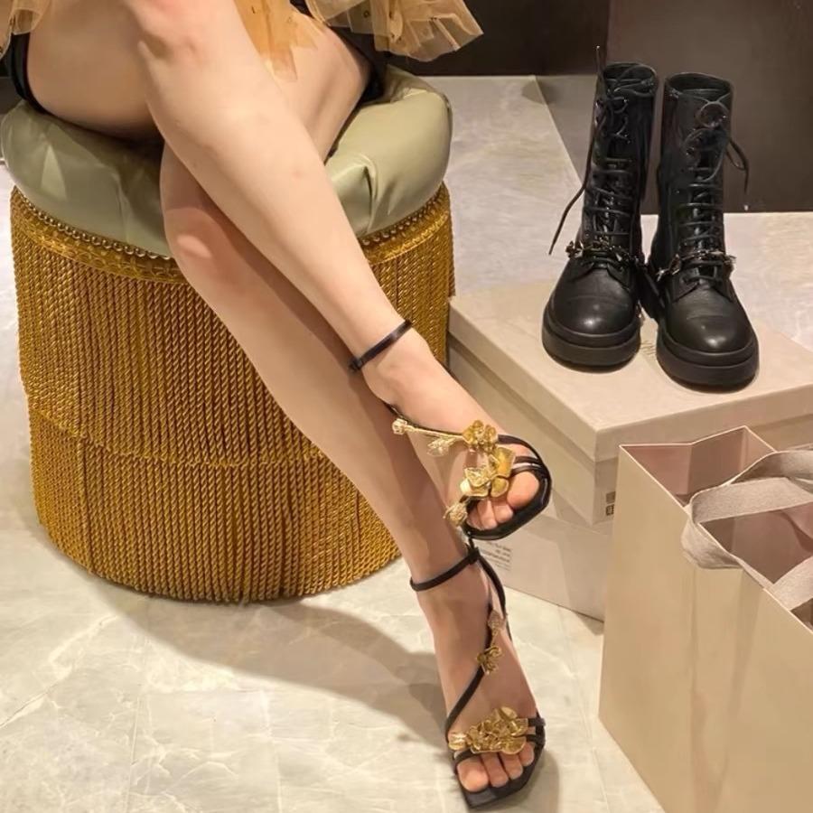 [Spot] European and American New Metal Flower Decorative Flower Fashionable Square Head High Heel Open Toe Word with Buckle Sandals Women