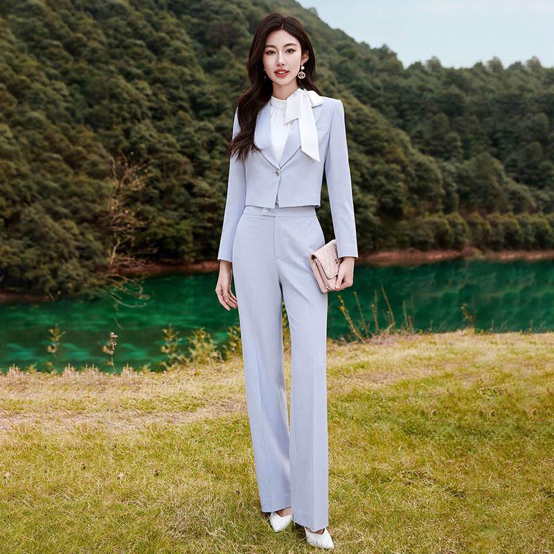 Женский короткий костюм-блейзер S