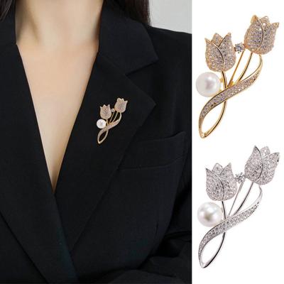 Dámská brož Vysoký lesk Vkládané kamínky Dekorace z imitace perel Třpytivý design tulipánu Klopový pin Protiskluzová přezka Odznak na šátek Oblečení Tašky Doplňky