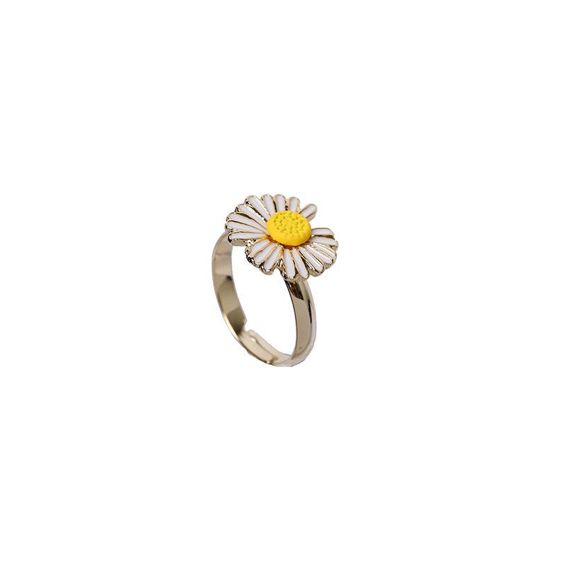 Delicate Daisy Forest Bracelet: Elegant Minimalist Design for Women, Students, and Girlfriends