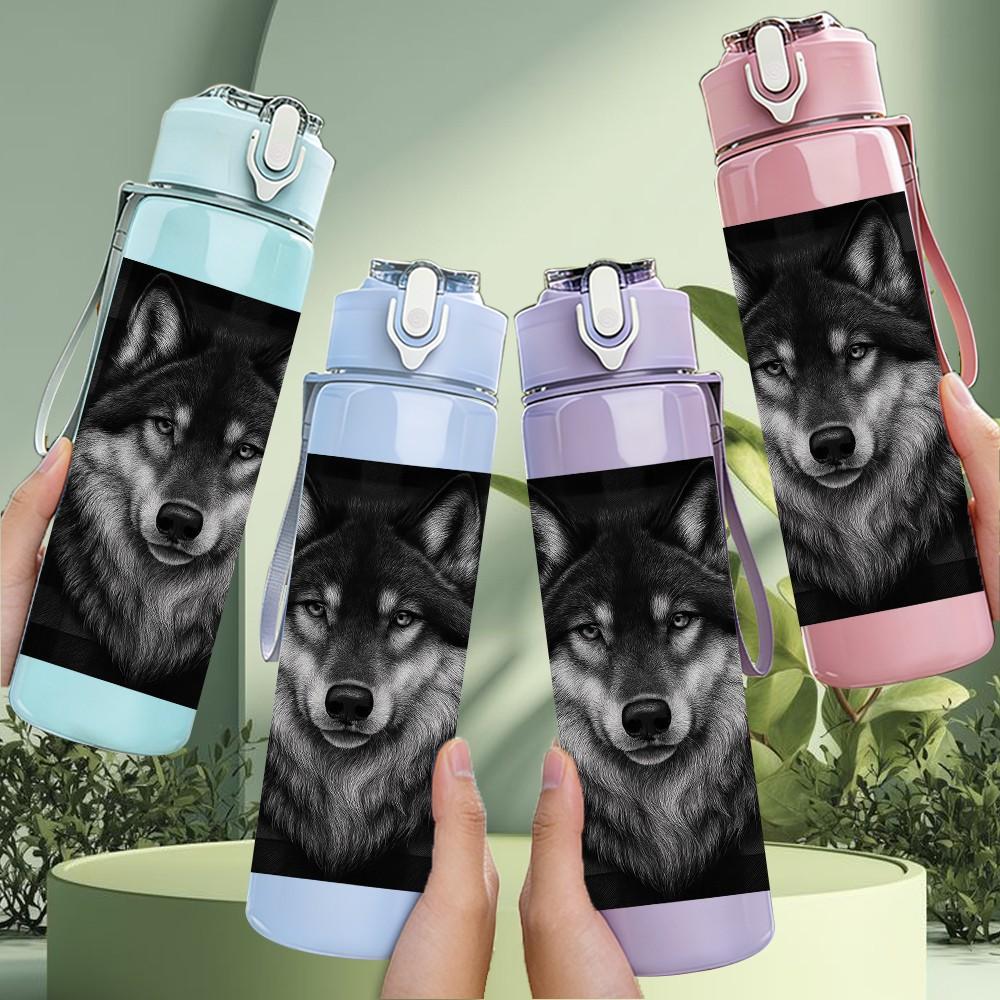 1PC Dark Wolf Head Realistic 750ml Color Plastic Sports Water Bottle Leakproof Flip Straw Lid Suitable for Sports Office Home Use