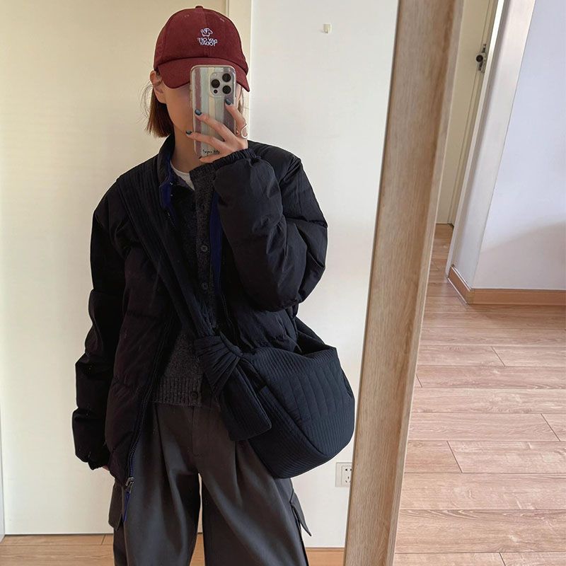 

Tan Jianji Shen Qian Same Style Bag Large Capacity Casual Shoulder Messenger Bag Loose Feeling Idle Style Super Hot Dumpling Bag Ebony Black