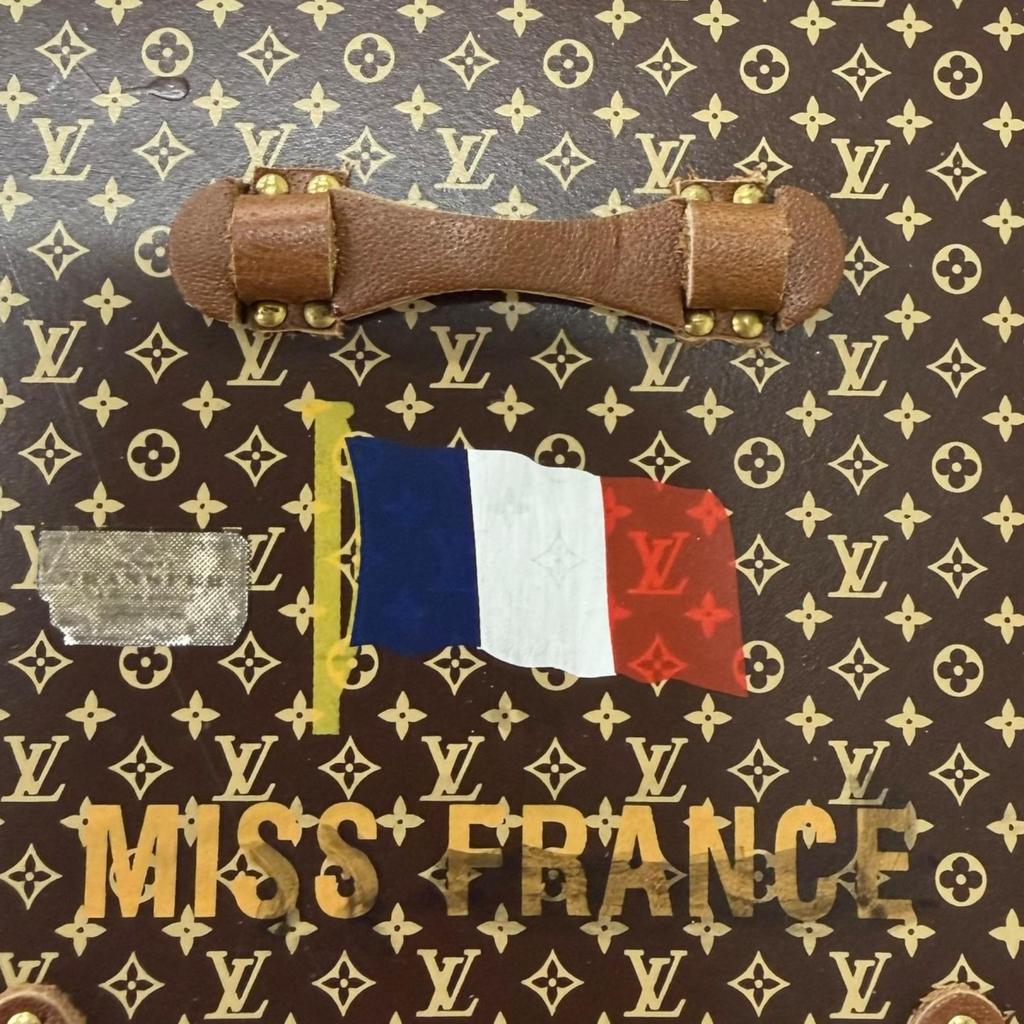Excellent LOUIS VUITTON Other Accessories Miss France Paperweight Used