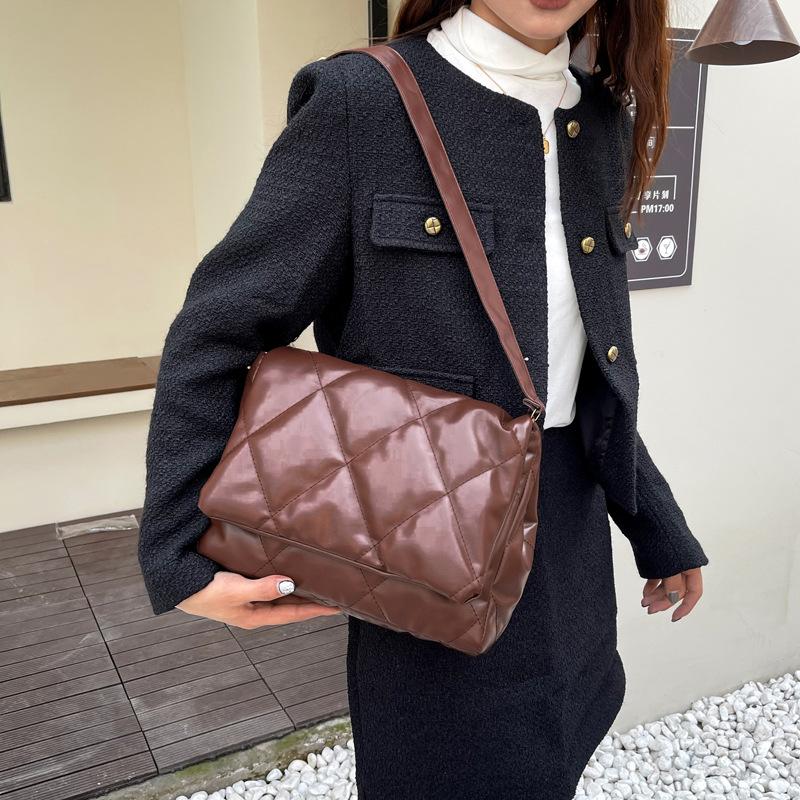 Down Bag Women's Autumn and Winter 2025 New Trendy Rhombus Small Square Bag Versatile Large Capacity Shoulder Messenger Bag