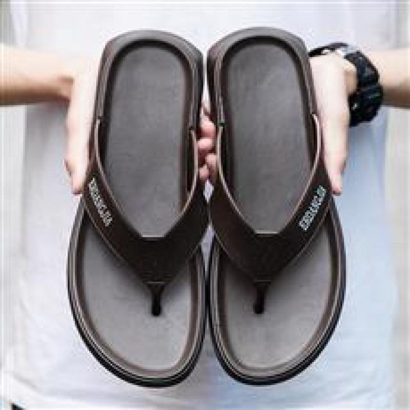Summer new flip-flops men's Korean version of beach men's slippers large size trend outer wear foreign trade men