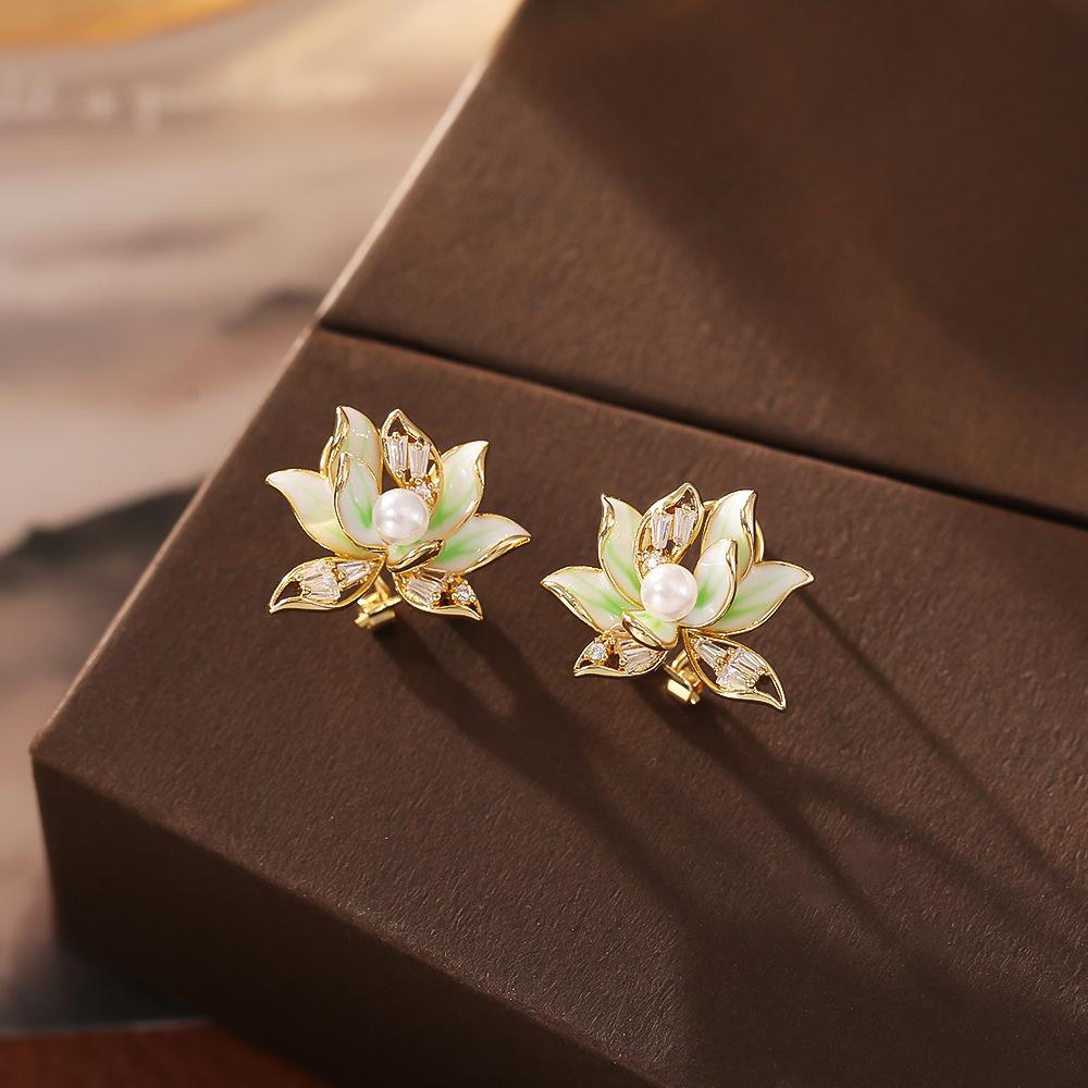 Classical Pearl Lotus Flower Stud Earrings for Women Elegant Temperament Zircon Petal Earrings Wedding Party Jewelry Gifts
