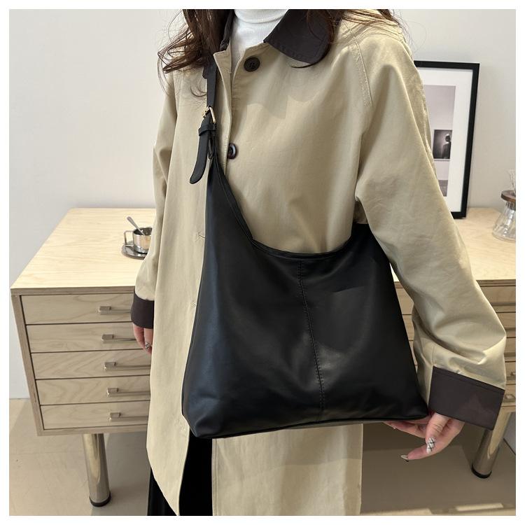 Korean Style Commute Shoulder Bag Retro Large Capacity Pu Leather Tote Bag Solid Color Minority Design Women's Underarm Bag