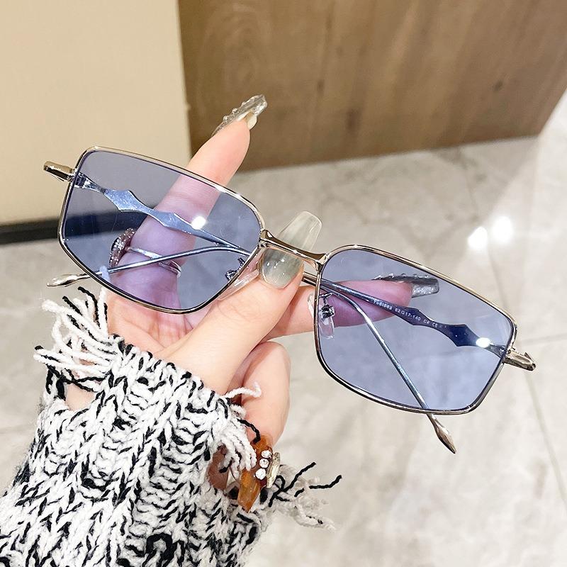New Fashion Eyeglasses Frames for Women Men Silver Rectangle Glasses Anti Blue Light Small Square Sunglasses with Metal Frame