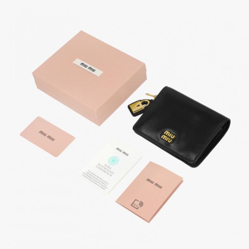 Miu Miu Matelass  Coin Wallet 5mv204 2iga F0002
