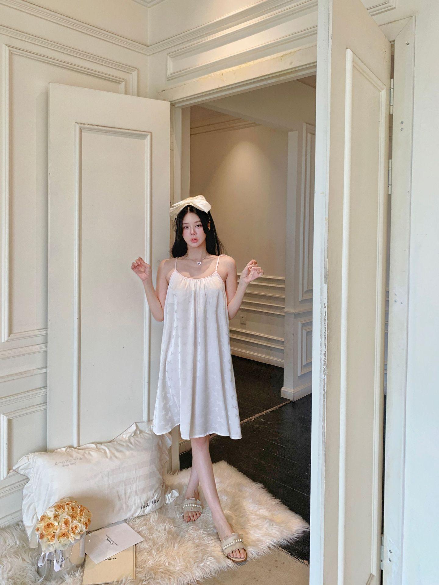 

Sexy pajamas women s summer pajamas new pure desire wind ice silk suspender pajamas skirts with chest pads loungewear One size fits all молоко, білий колір