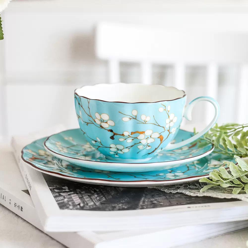 Blaues Porzellan Kaffeetassen- und Untertassenset Bone China Teetasse Pflaumenmuster Kaffeetassen