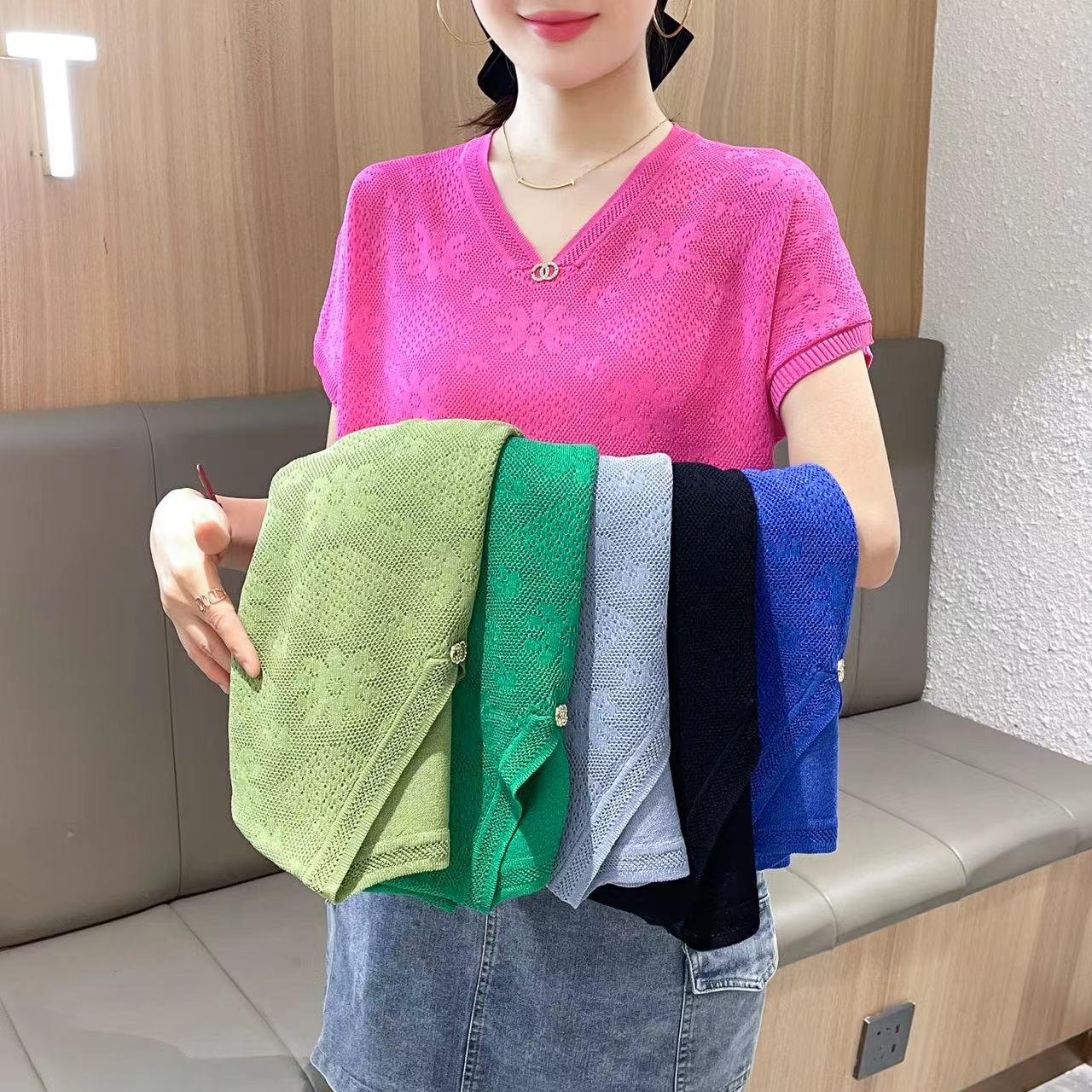 

2023 Women s Summer Ice Silk Jacquard Short-Sleeve Top One Size зелений