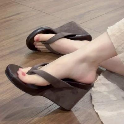 Cowhide Version~ Korean Toe Herringbone Cool Slippers for Women To Wear 2025 Summer New Beach High-heeled Wedge Sandals