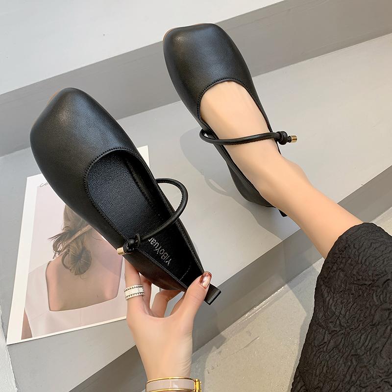 Fashion Ladies Shoes On Sale 2025 Stylish Black Leather Flat Shoes for Women Comfortable and Versatile Single Shoes for Everyday Wear