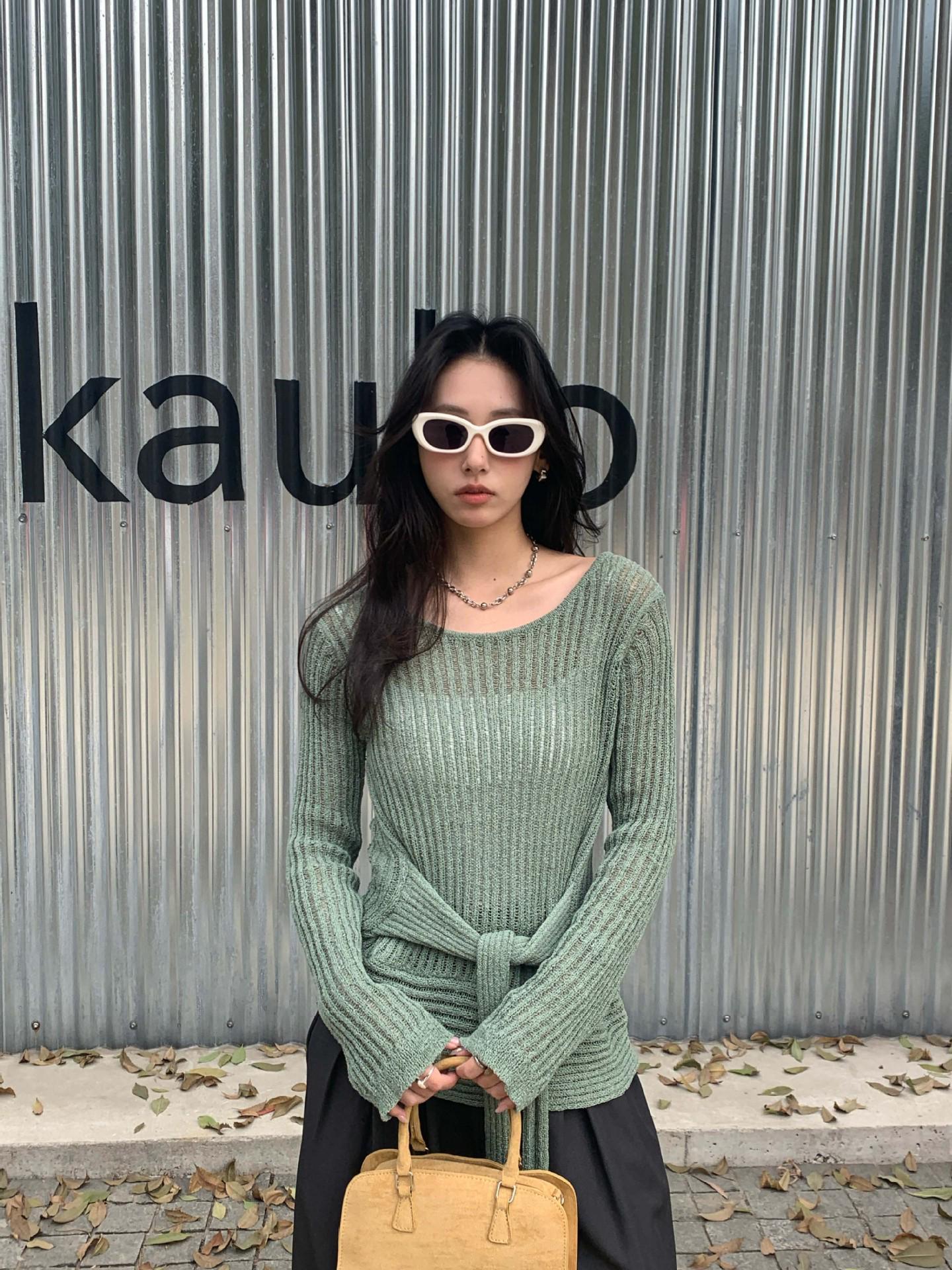 

Хуан Чжэн Вязаный свитер с вырезами на шнуровке, Женский повседневный топ в корейском стиле Весна 2025 One Size