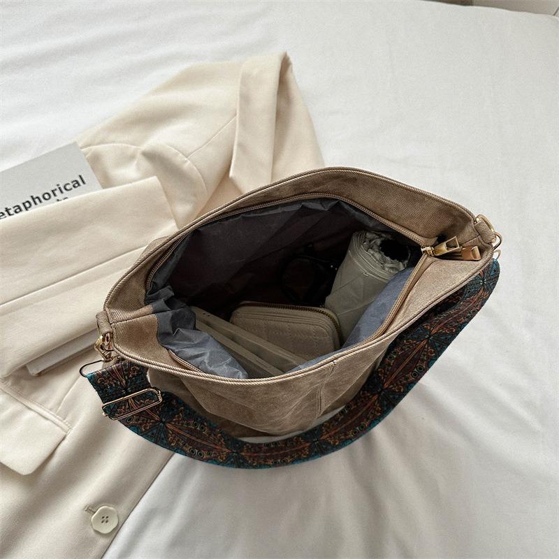 Summer New Simple and Fashionable Commuter Bag Women's Fashion Casual Large-capacity Shoulder Bag Simple Messenger Bag