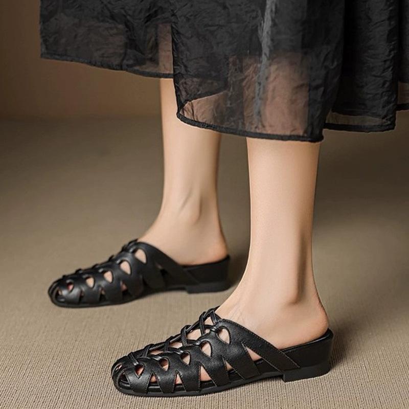 

Round head hollowed-out one-pedal Muller shoes, new summer models go out, retro soft-soled commuting temperament, thick heel half slippers women 34 чёрный