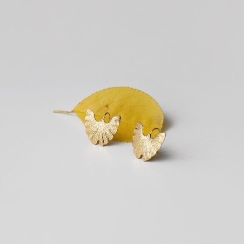 FANTASTIC PLANET gold ginkgo leaf earrings