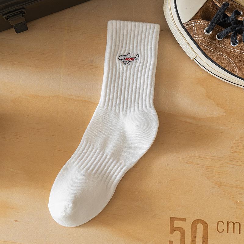 

Мужские осенне-зимние вышитые носки-гольфы спортивные баскетбольные с акулой черно-белые 1 pair белый