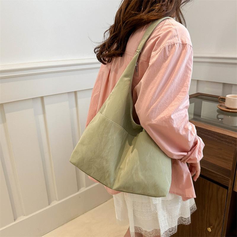 Taschen für Damen Tragetaschen Große Kapazität Frühling und Sommer Umhängetasche Neue Schultertasche Modische Klasse Pendeltasche