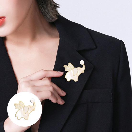 Women Brooch Flying Elephant Design Lapel Pin with Rhinestones Faux Pearl Decor Non-Slip Buckle Scarf Badge Clothing Bags Accessories