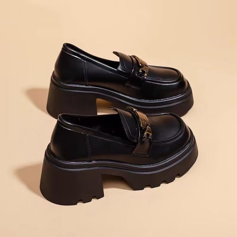 Schwarze Plateau-Damen Herbst neue Nische kleine Lederschuhe, Leder-Slingpumps