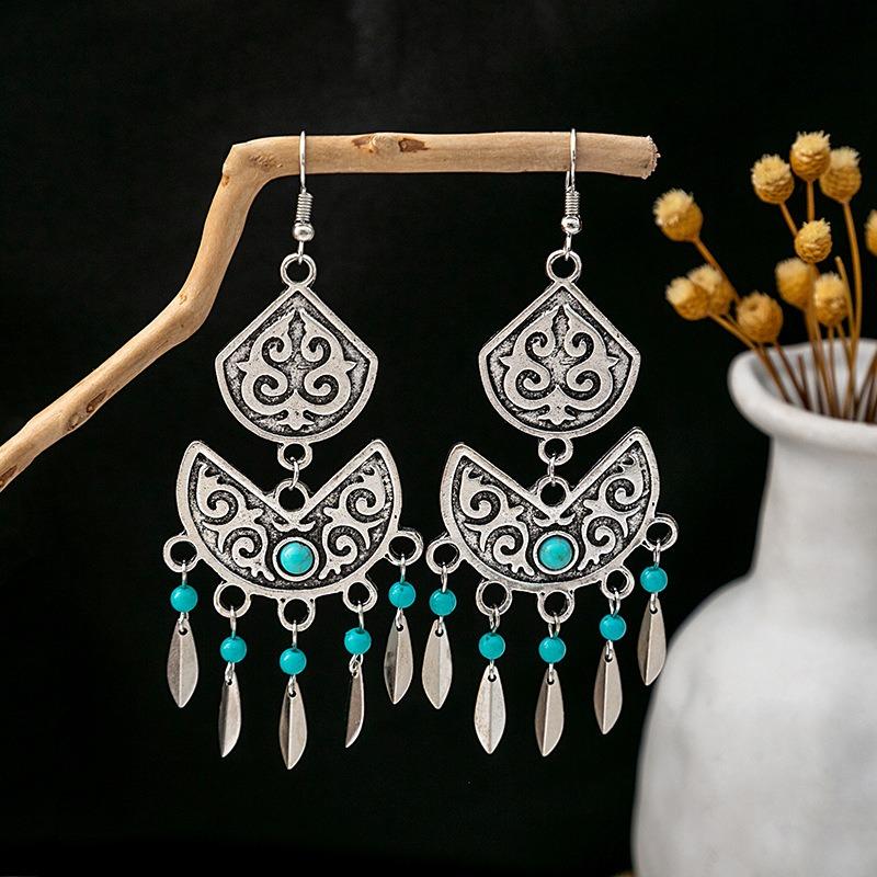 Bohemian fringed turquoise earrings, retro few earrings, personalized temperament earrings.